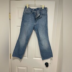 Light Wash Cropped Frayed Hem Jeans